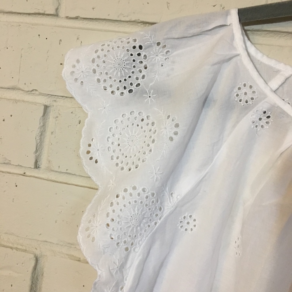 NWOT Gap Maternity - white eyelet top - Picture 2 of 4